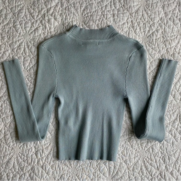F21 Baby Blue Longsleeve Ribbed Turtle Neck - Picture 4 of 5